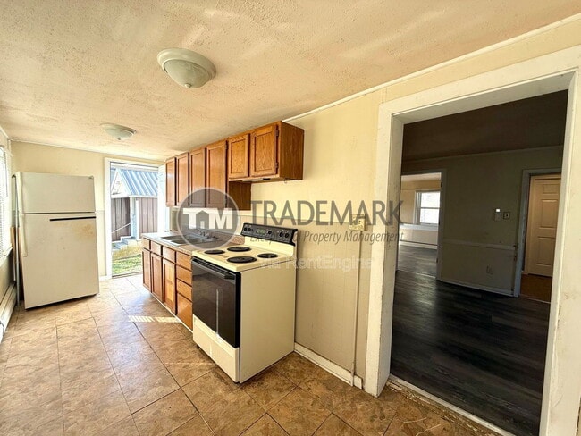 Building Photo - 202 W Church St