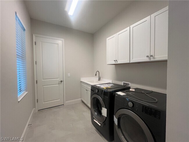 Building Photo - 4062 Aquila Pl