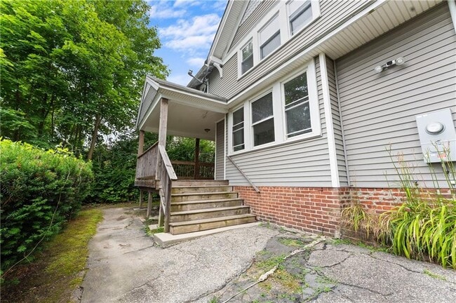 Building Photo - 335 Blackstone St