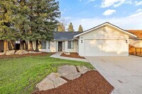 Building Photo - 6379 N Forestiere Ave