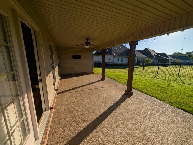 Building Photo - 903 Tanager Pl