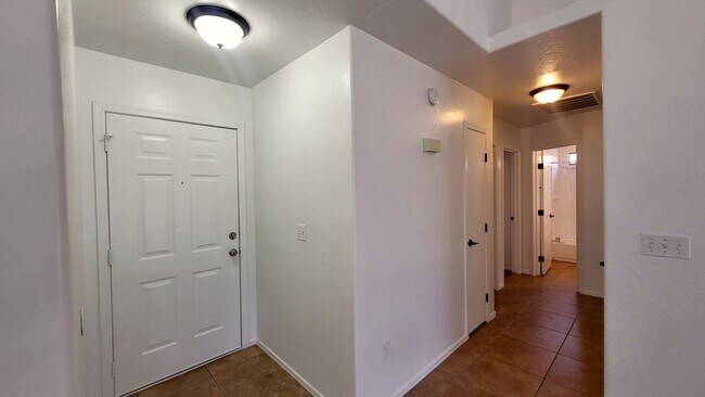 Building Photo - 2032 E Catclaw St