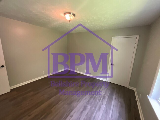 Building Photo - Freshly Updated 3 Bed, 1.5 Bath Home in Cl...