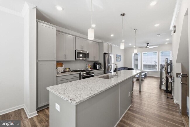 Building Photo - 16122 Columbus Ave