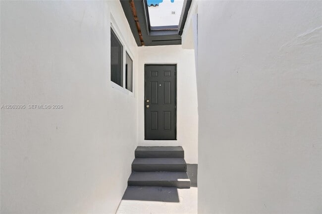 Building Photo - 128 NW 9th Ave