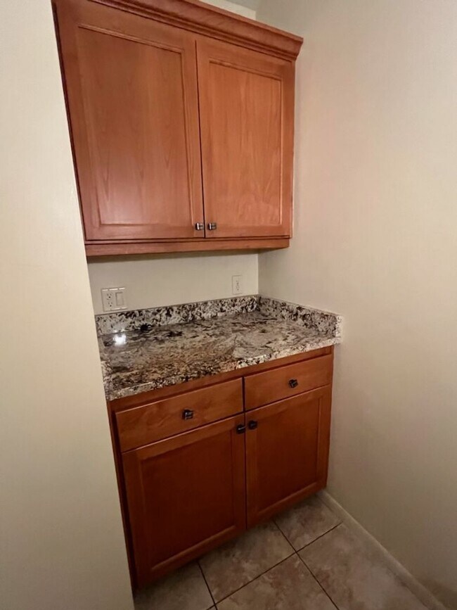 Building Photo - Located in the Historic District! 3+ beds,...