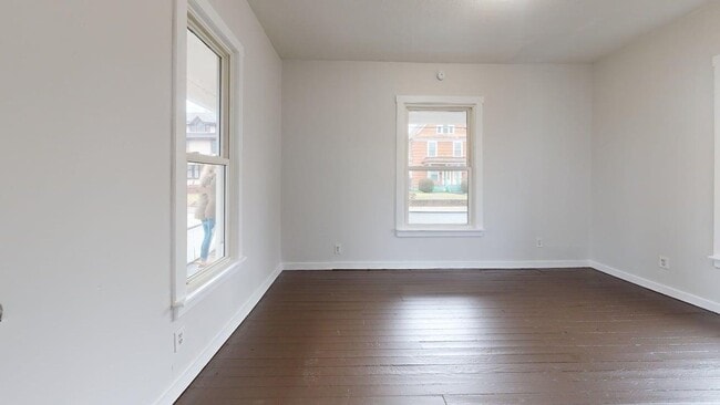 Building Photo - 1408 Maple Ave NE