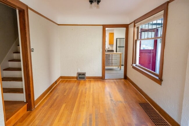 Building Photo - 4Bd/2Ba Seattle House