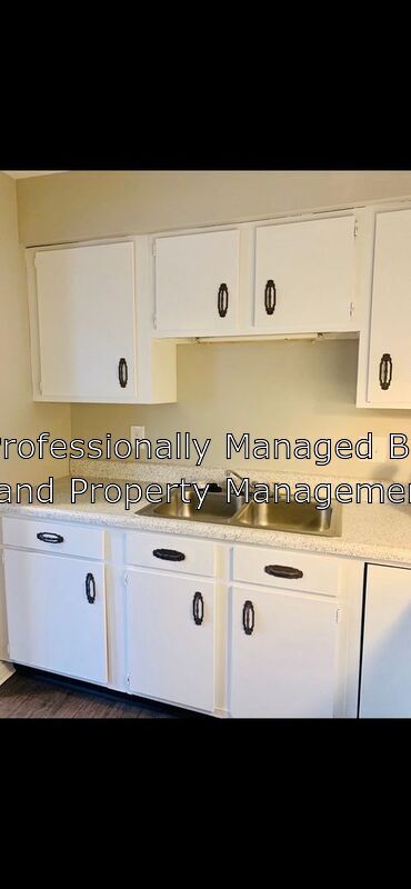 Building Photo - 206 Dahlia Dr