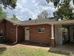 Building Photo - 815 E Carolina St