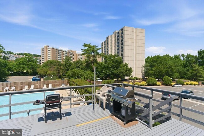 Building Photo - 5340 Holmes Run Pkwy
