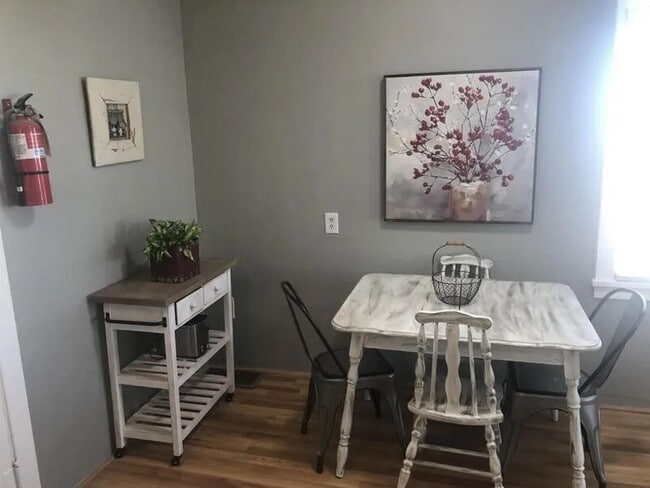 Building Photo - Pet Friendly 1 bed/ 1 bath House