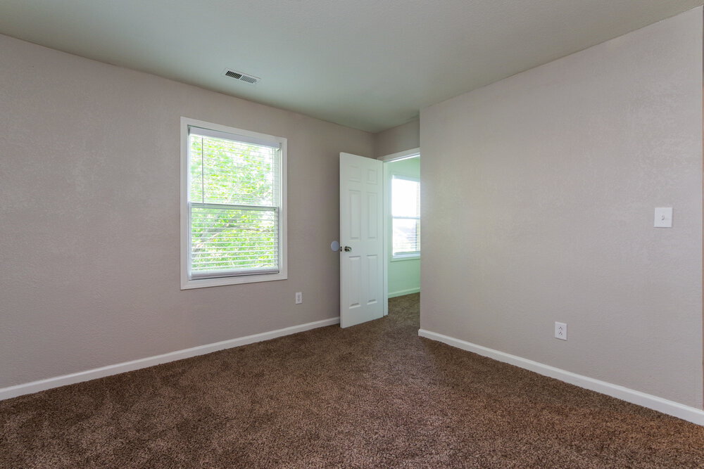 Building Photo - 304 E Pine Ridge Dr
