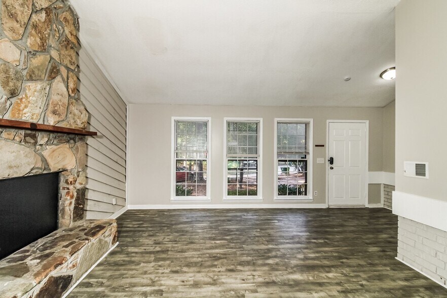 Building Photo - 14 Greys Ct