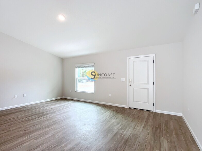 Building Photo - 9 Locust Course Ln