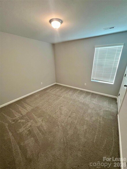 Building Photo - 2105 Boynton St