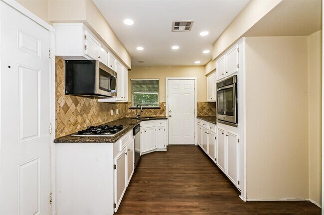 Building Photo - 6910 Cole Creek Dr
