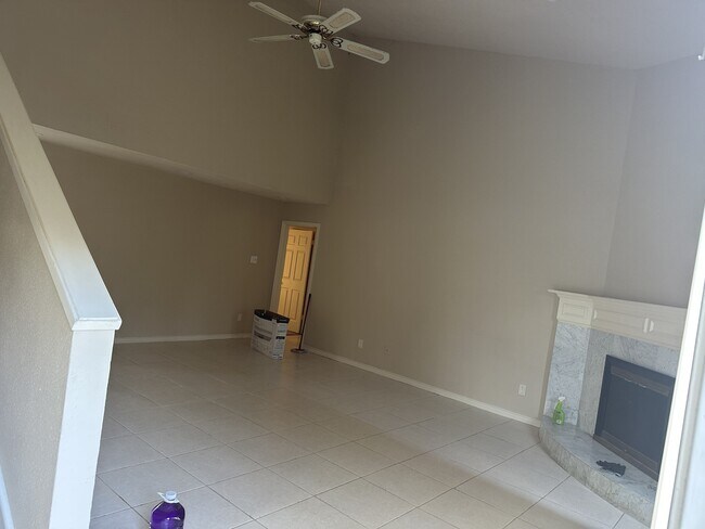 Building Photo - 1172 Westmeadow Dr