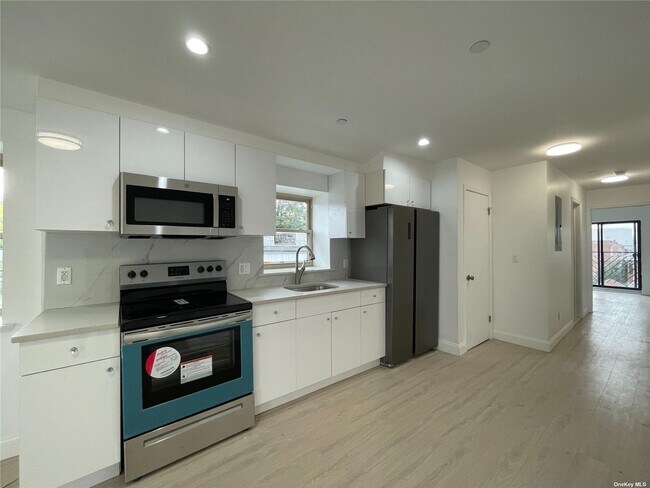 Building Photo - 6130-61156 156th St