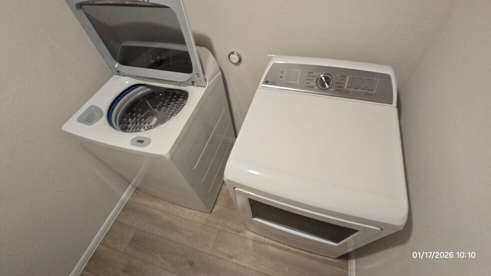 Building Photo - 1129 Birchwood Dr