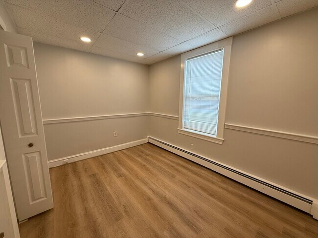 Building Photo - 63 Holten St