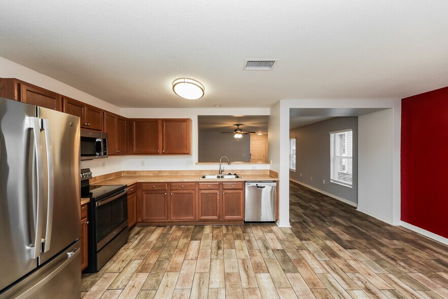 Building Photo - 7406 Bridgeview Dr