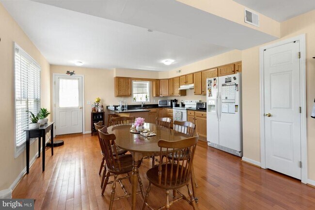 Building Photo - 2683 Edgemont St