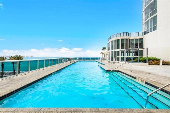 Building Photo - 15901 Collins Ave