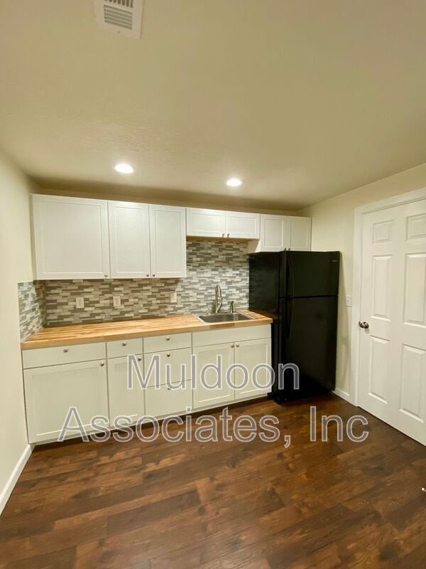 Building Photo - 7605 Dobbs Dr