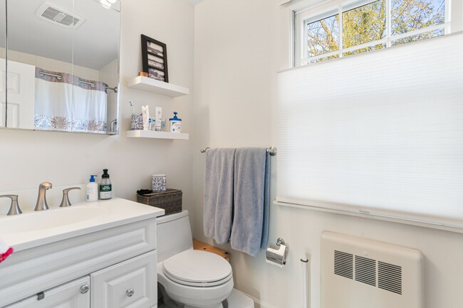 Building Photo - 38A Orchard St