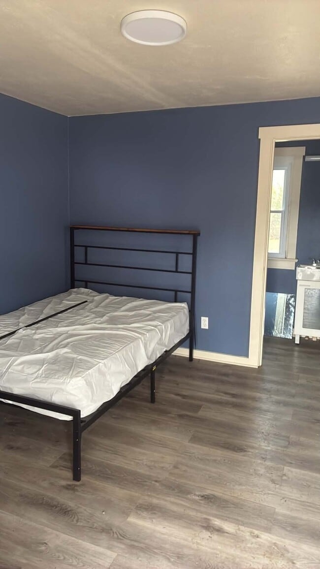 Building Photo - 651 Benjamin Franklin Hwy