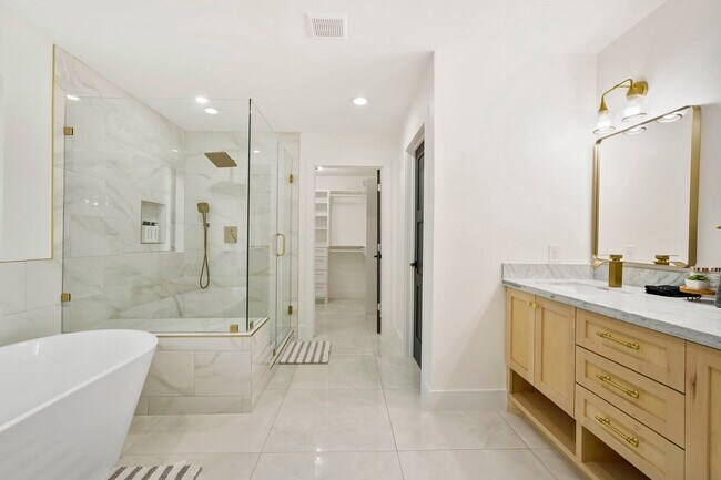 Building Photo - 3327 Freshmeadows Dr