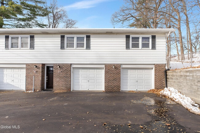 Primary Photo - 7 Elgin St