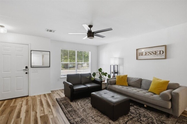 Building Photo - 13132 Briarcreek Loop