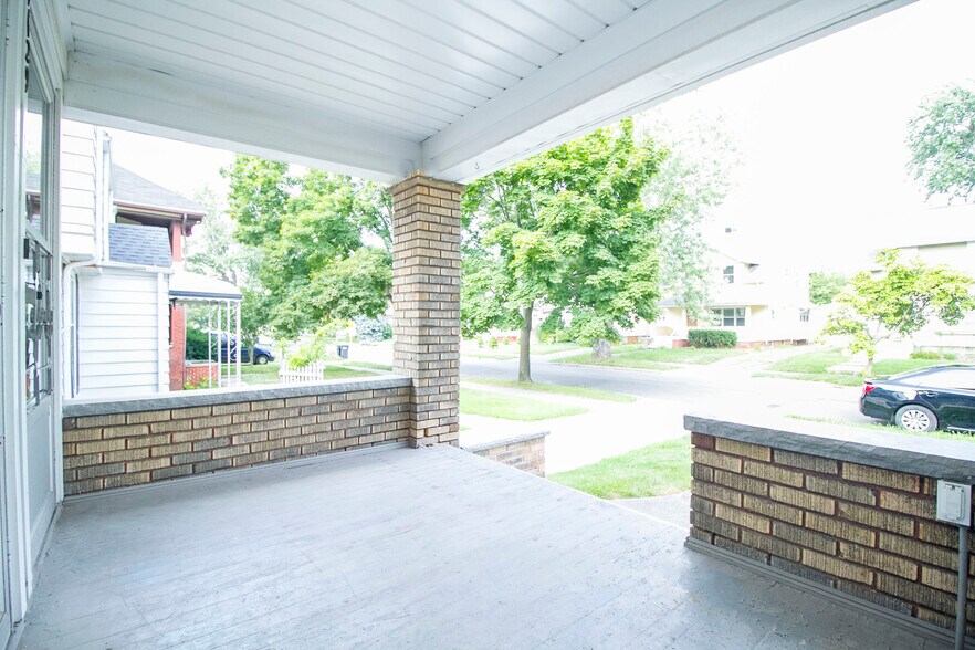 Building Photo - 4129 N Lockwood Ave