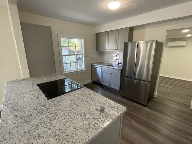 Building Photo - Spacious 3-Bedroom 2-Bathroom Home