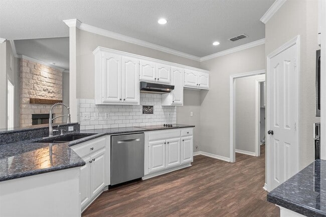 Building Photo - 2900 Brandy Ln