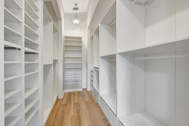 Building Photo - 3947 Redondo Way