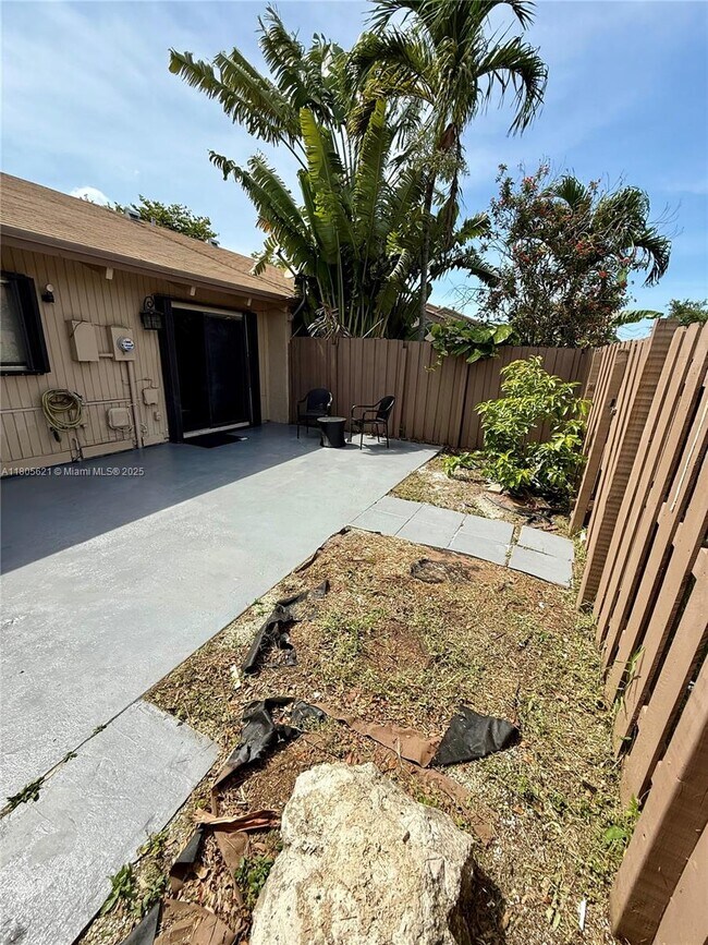 Building Photo - 2062 SW 82nd Ave