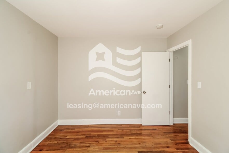 Building Photo - 5120 Floran St