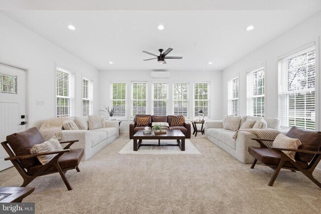 Building Photo - 8664 Pohick Forest Ct