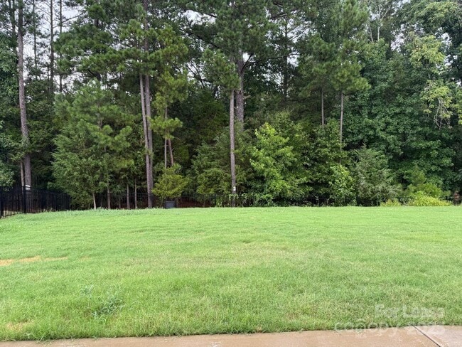 Building Photo - 121 Pine Eagle Dr