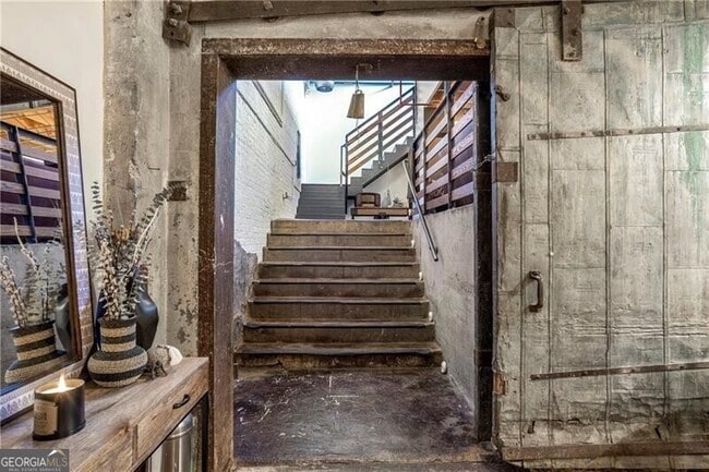 Building Photo - 650 Glen Iris Dr NE