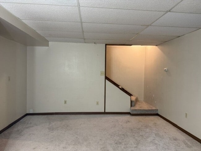 Building Photo - House For Lease