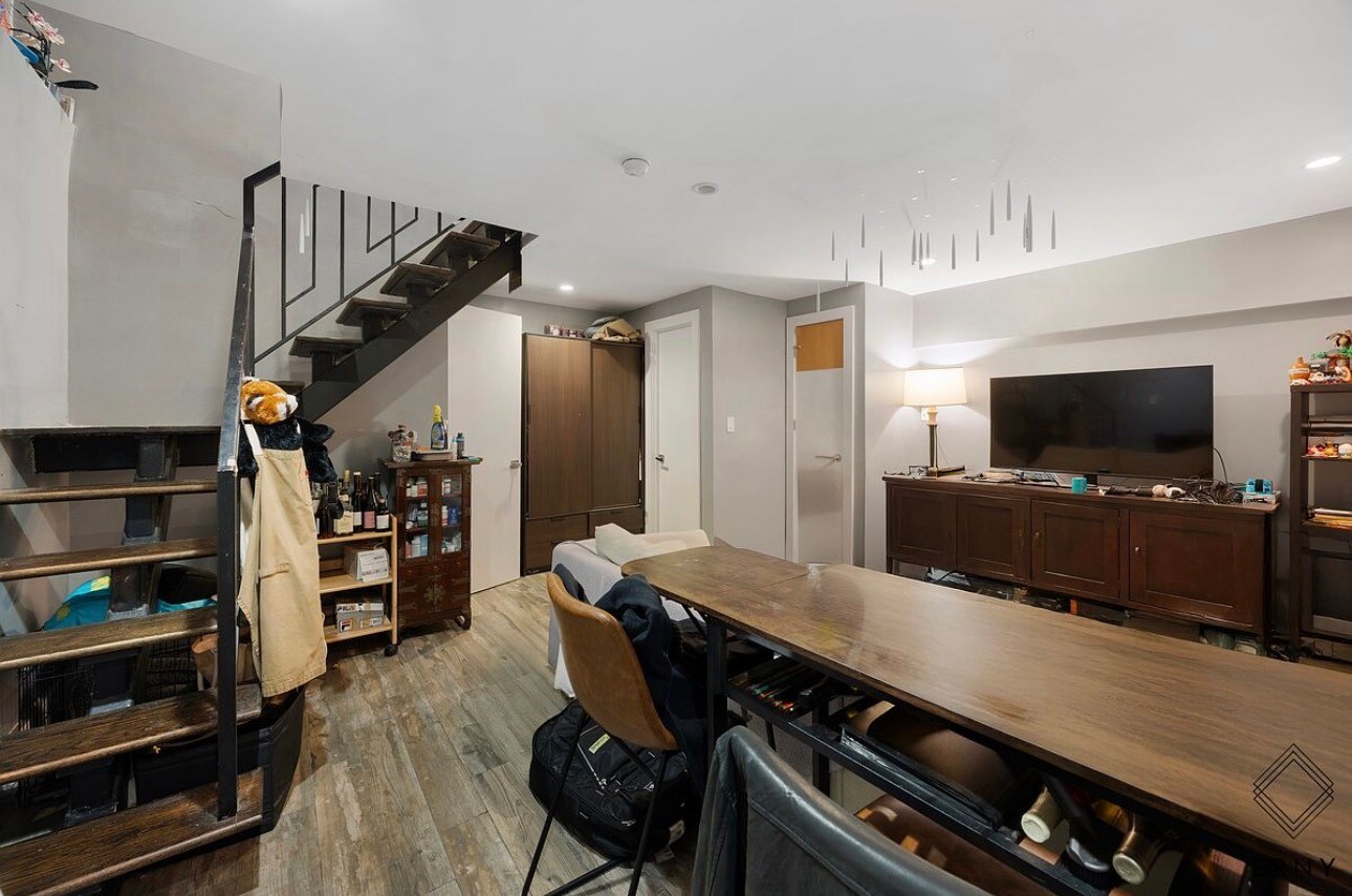 Building Photo - 42 Palmetto St