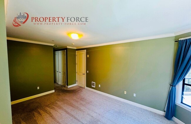 Building Photo - Beautiful 2 Bed 2 bath Available with grea...