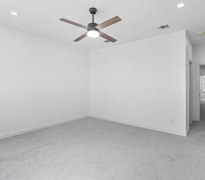 Building Photo - 2921 El Fenice Ln