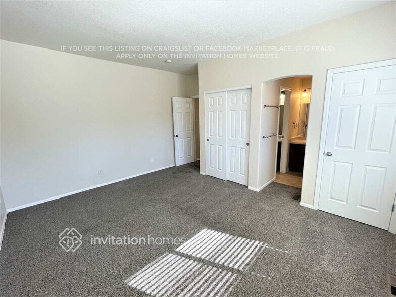 Building Photo - 9848 Kenton Cir