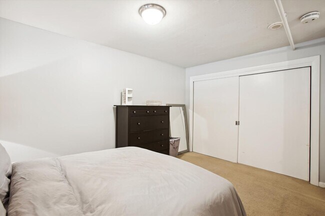 Building Photo - Incredible 1BR/1BA Condo INCLUDES Garage Parking in Vibrant Mount Vernon Triangle!