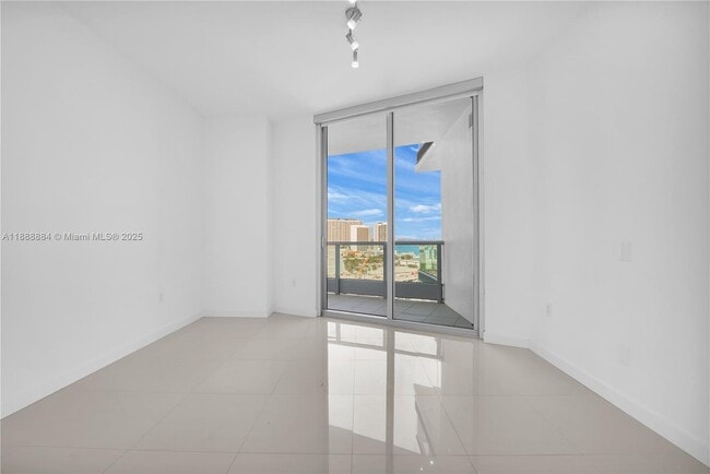 Building Photo - 900 Biscayne Blvd